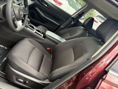 Used 2024 Nissan Altima 2.5 SV FWD image 36