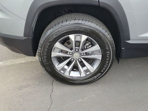 Used 2025 Chevrolet Equinox LT w/ Convenience Package II image 7