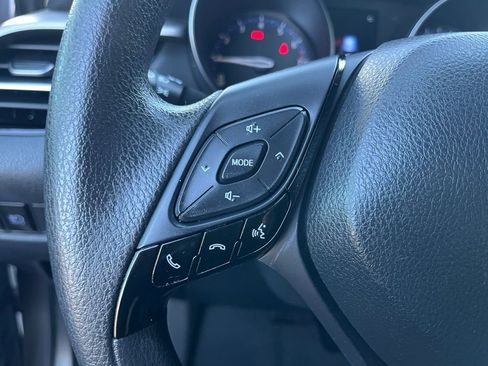 Used 2020 Toyota C-HR LE image 29