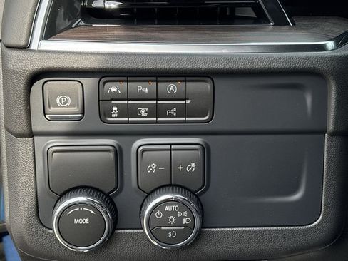 New 2026 Chevrolet Suburban LT w/ Comfort Package image 18