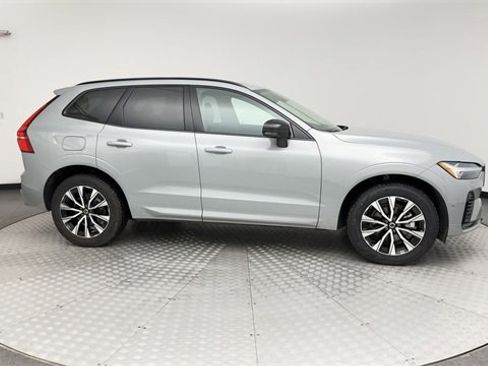 Certified 2025 Volvo XC60 B5 Plus image 9