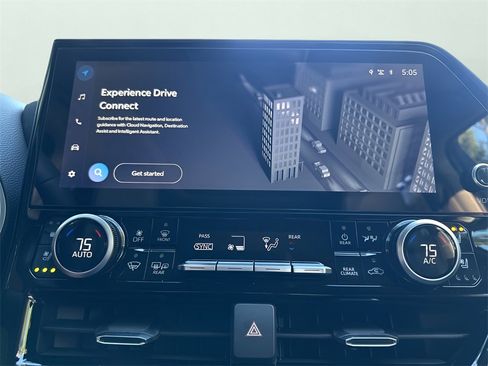 Used 2025 Toyota Highlander Platinum image 31