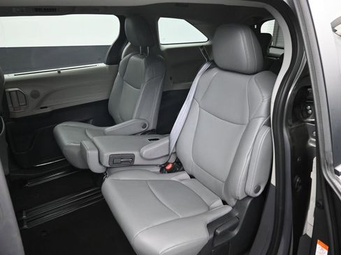 Used 2023 Toyota Sienna XLE image 26