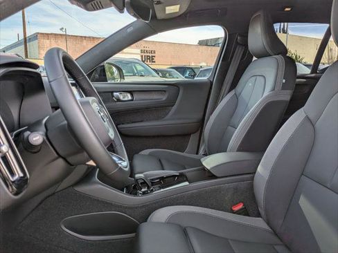 Used 2023 Volvo XC40 Recharge Plus image 21