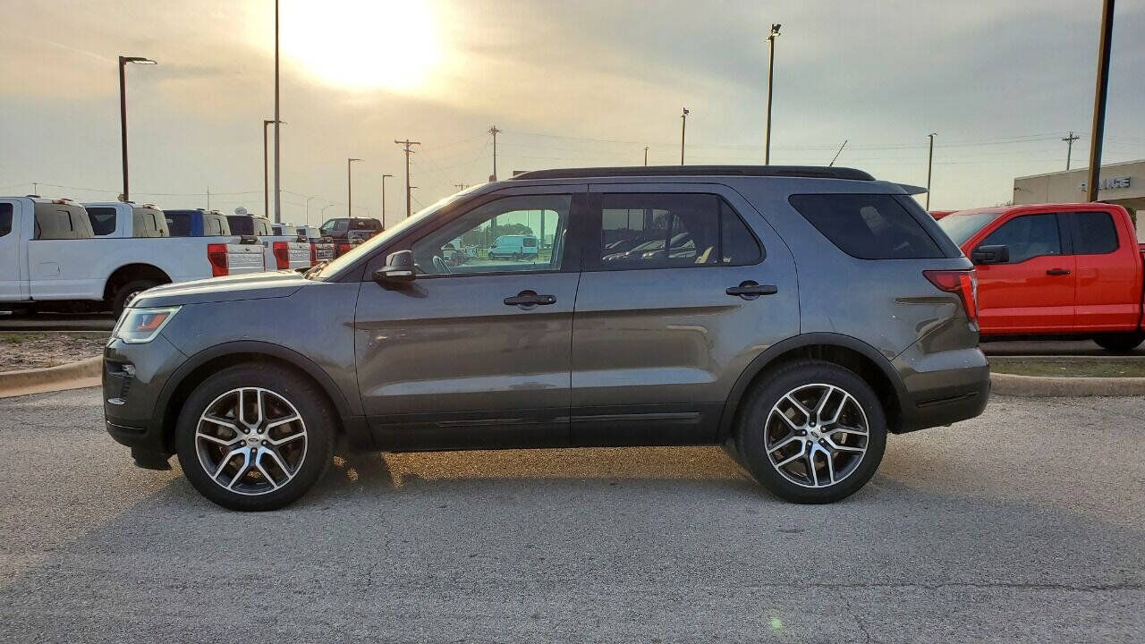 Used 2018 Ford Explorer Sport w/ Equipment Group 401A AWD/4WD image 2