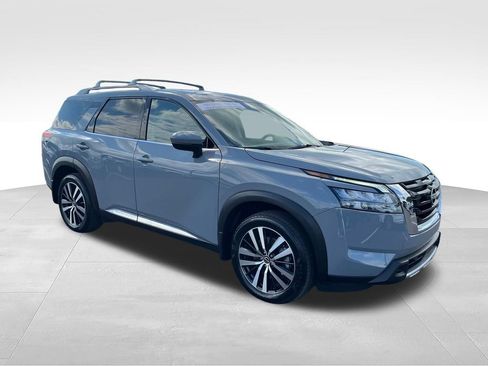 Used 2025 Nissan Pathfinder Platinum w/ Cargo Package FWD image 7