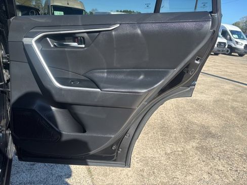 Used 2021 Toyota RAV4 XLE Premium image 11