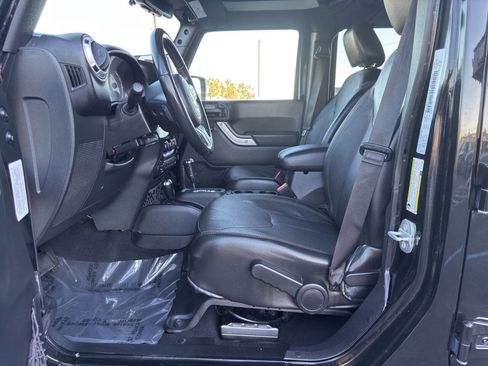 Used 2016 Jeep Wrangler Unlimited Sahara w/ Connectivity Group image 10