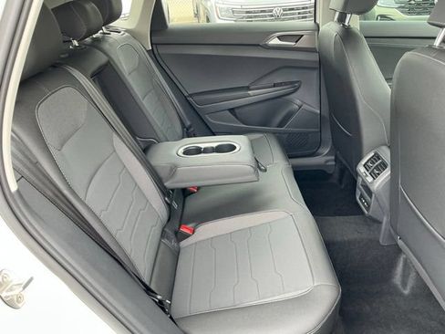 New 2026 Volkswagen Taos SE FWD image 17