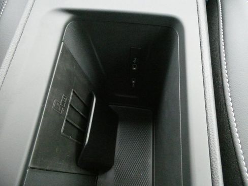 Used 2026 Volkswagen Tiguan SE AWD/4WD image 13