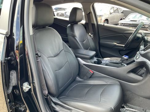 Used 2017 Chevrolet Volt LT w/ Comfort Package FWD image 21