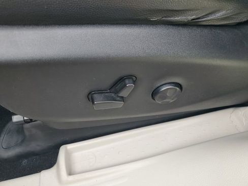 Used 2021 Chrysler Pacifica Touring FWD image 7