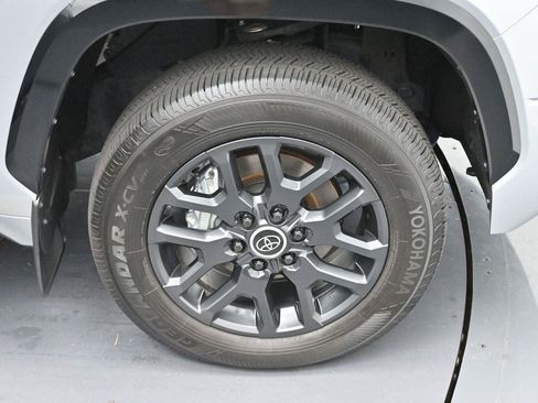 Used 2024 Toyota Tundra Platinum AWD/4WD image 36
