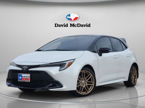Used 2025 Toyota Corolla Hatchback image 1