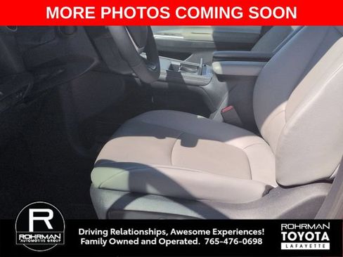 Used 2026 Toyota Sienna XLE FWD image 11
