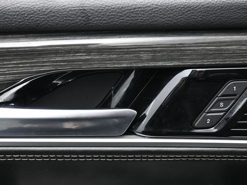 Used 2022 Jeep Wagoneer Series III w/ Flexible Seating Group image 10