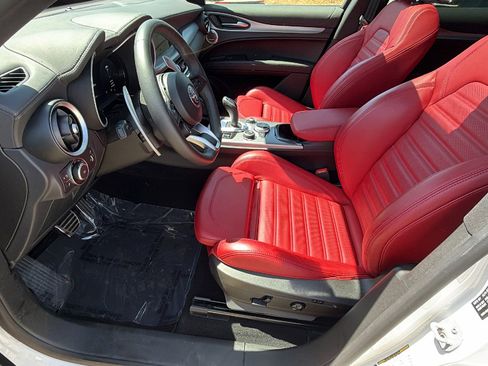 Used 2025 Alfa Romeo Stelvio Sprint AWD/4WD image 16