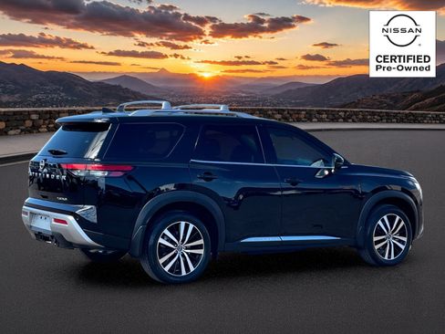 Certified 2023 Nissan Pathfinder Platinum FWD image 5