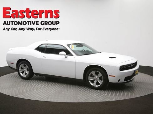 Used 2022 Dodge Challenger SXT image 45