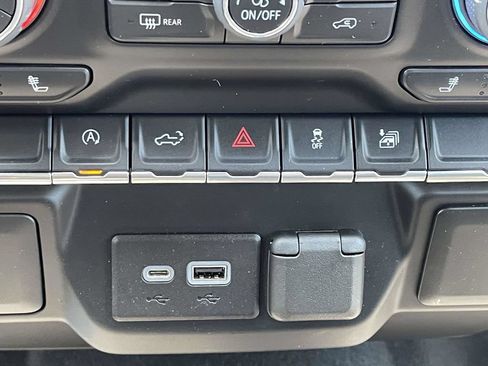 Used 2022 Chevrolet Silverado 1500 LT AWD/4WD image 38