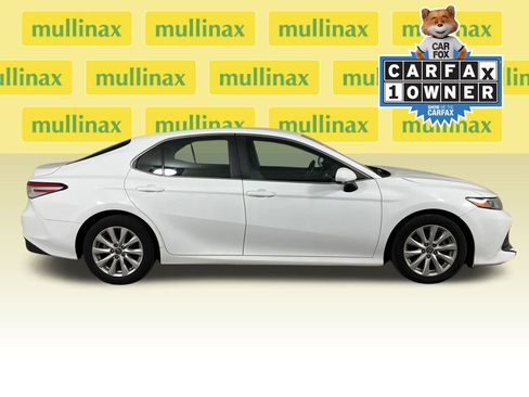 Used 2018 Toyota Camry LE image 2