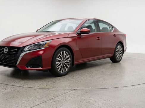 Used 2025 Nissan Altima 2.5 SV FWD image 3