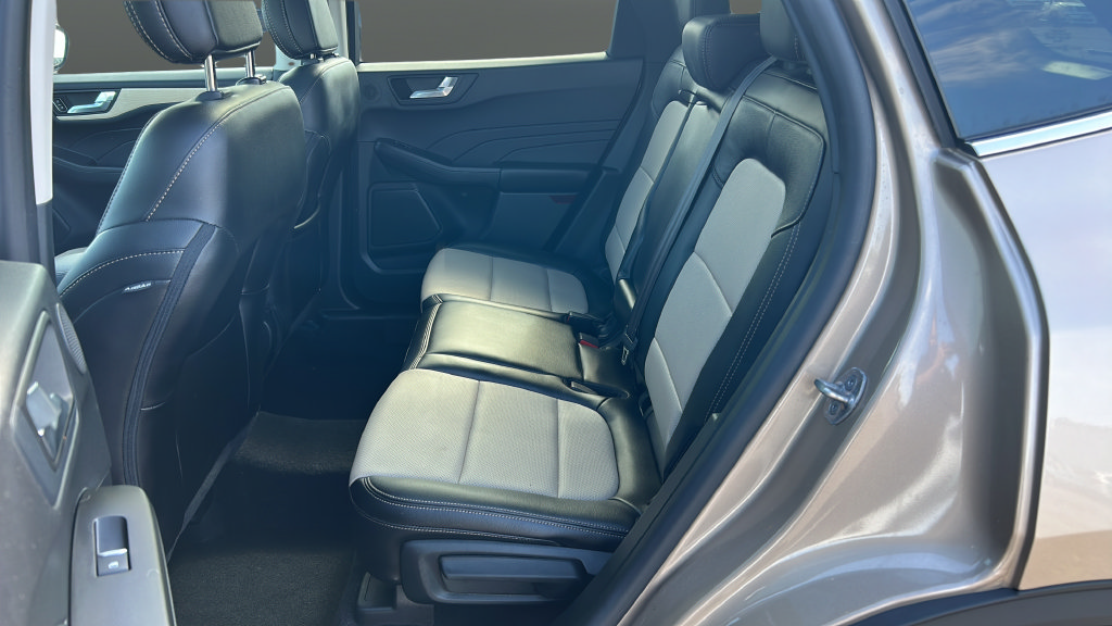 Used 2021 Ford Escape Titanium w/ Titanium Elite Package AWD/4WD image 18