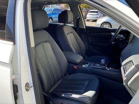 Used 2021 Audi Q5 Premium w/ Convenience Package image 6
