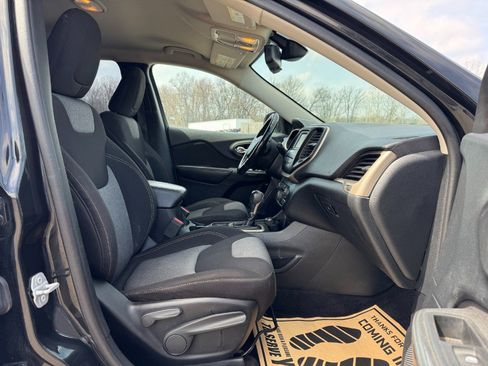 Used 2016 Jeep Cherokee Sport w/ Cold Weather Group image 19