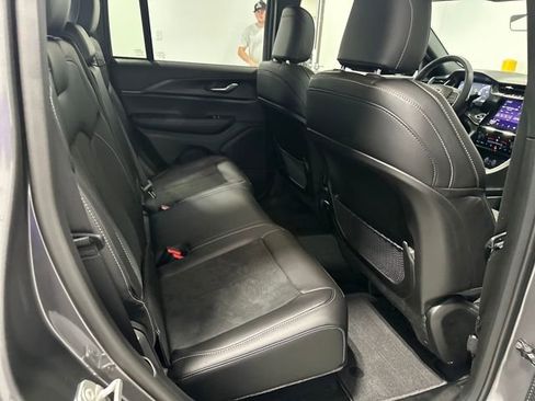 New 2025 Jeep Grand Cherokee Altitude image 12