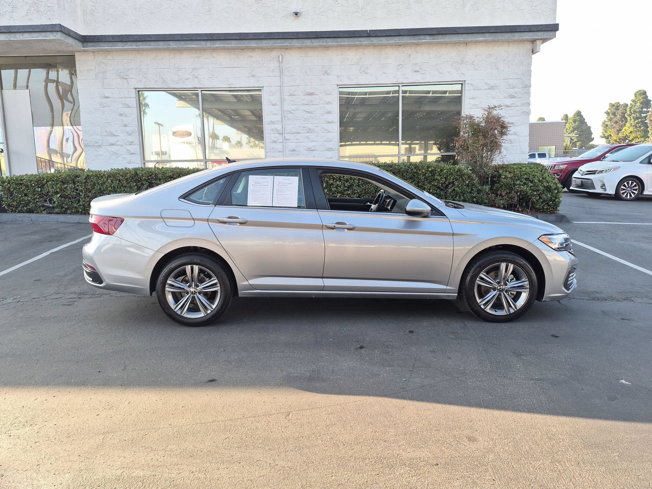 Used 2024 Volkswagen Jetta SE FWD image 5