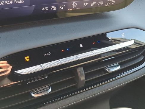 Used 2025 Buick Enclave Avenir w/ Super Cruise Package image 25