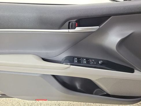 Used 2020 Toyota Camry LE FWD image 21