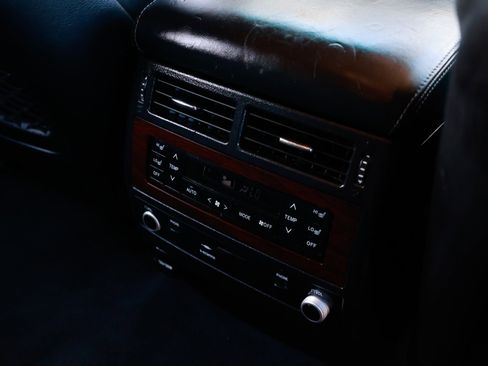 Used 2017 Toyota Land Cruiser image 57