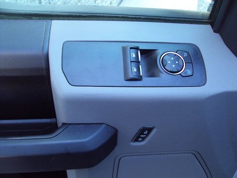 Used 2017 Ford F150 XL w/ Equipment Group 101A Mid AWD/4WD image 13