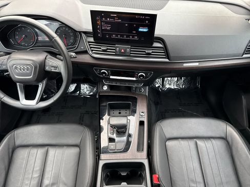 Used 2022 Audi Q5 2.0T Premium w/ Convenience Package image 3