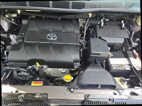 Used 2014 Toyota Sienna LE FWD image 18
