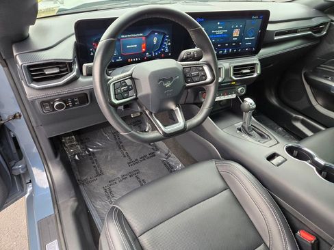 Used 2025 Ford Mustang Premium image 11