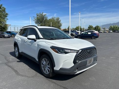 Used 2022 Toyota Corolla Cross LE AWD/4WD image 3