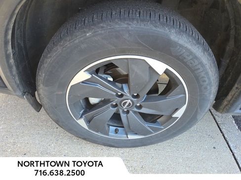 Used 2025 Nissan Rogue SV image 13