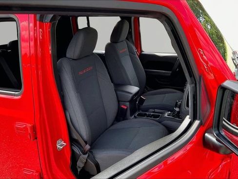 Used 2024 Jeep Gladiator Rubicon w/ Convenience Group AWD/4WD image 19
