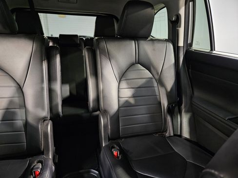 Used 2024 Toyota Highlander XLE image 14