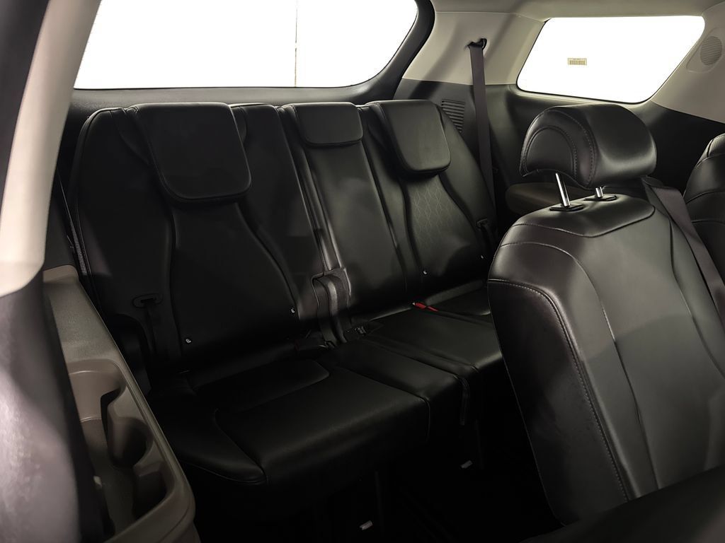 Used 2025 Kia Carnival FWD image 26