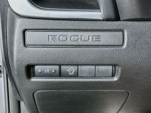 Used 2023 Nissan Rogue S AWD/4WD image 17
