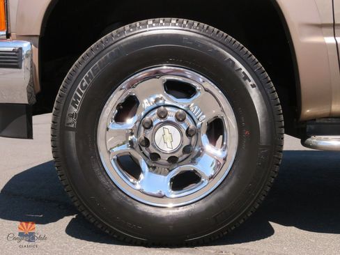 Used 1996 Chevrolet Suburban 2500 AWD/4WD image 14