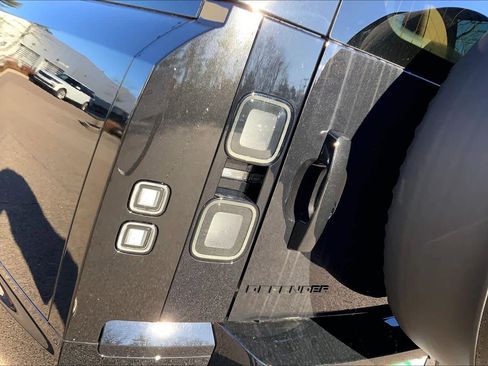 New 2026 Land Rover Defender 130 V8 image 5