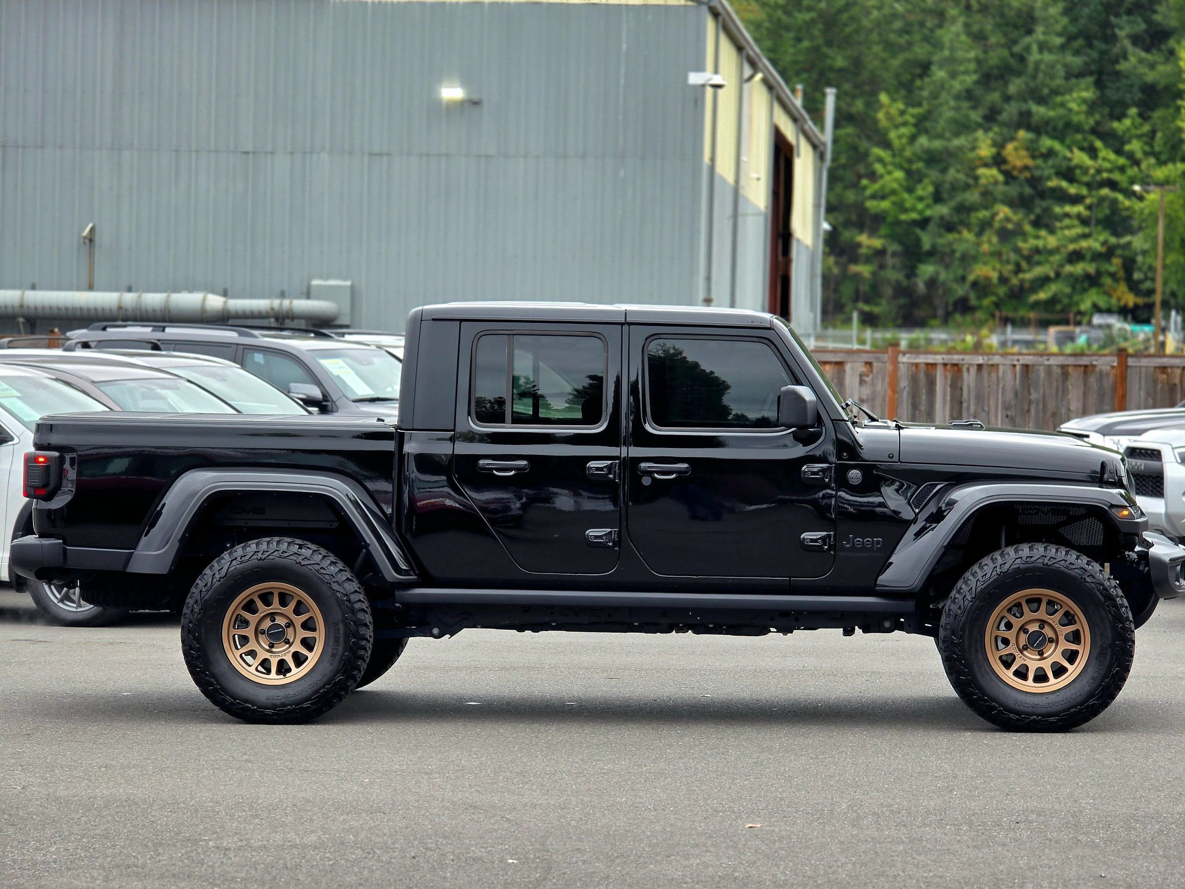 Used 2025 Jeep Gladiator Sport AWD/4WD image 20