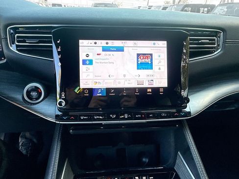 Used 2024 Jeep Wagoneer Series III image 16