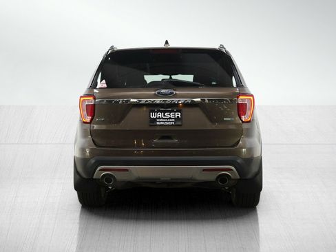 Used 2016 Ford Explorer XLT w/ Equipment Group 202A image 5