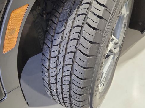 Used 2025 Chevrolet Blazer LT image 25